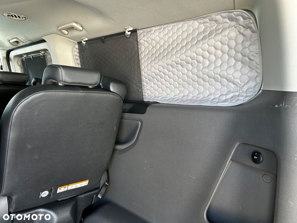 Ford Tourneo Custom - 38