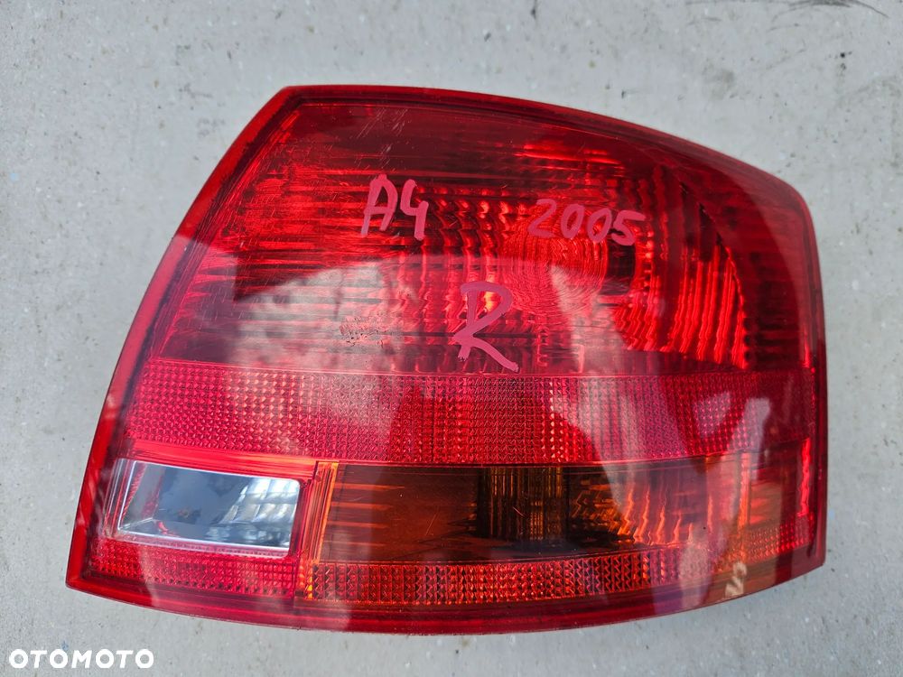 Audi A4 B7 kombi lampa tył tylna prawa  8E9945095E - 7