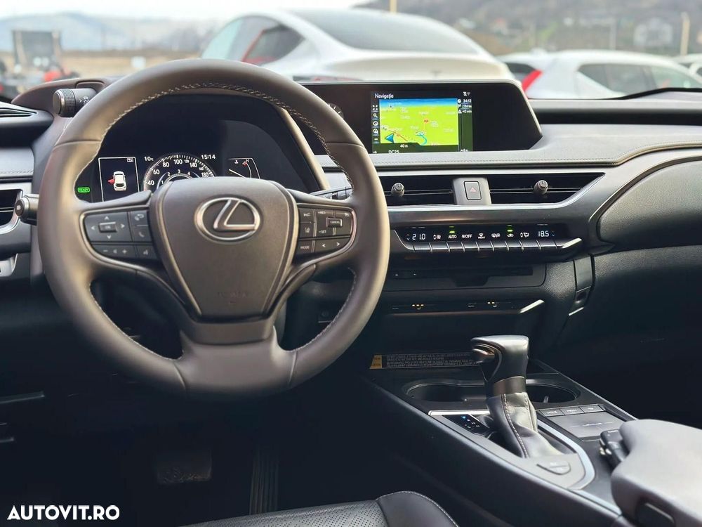 Lexus UX 250h FWD Executive - 14