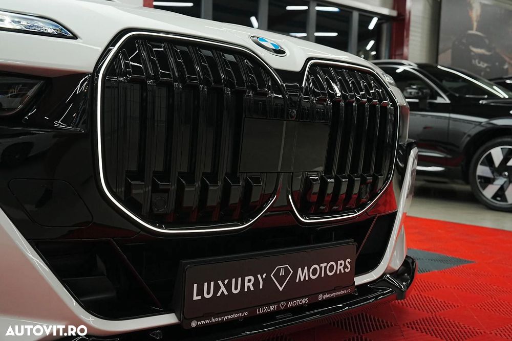 BMW Seria 7 740d xDrive MHEV - 28