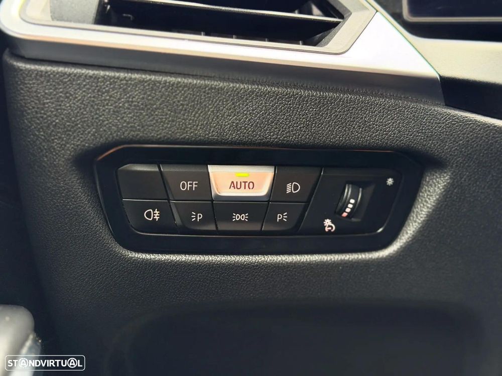 BMW 320 d Pack Desportivo M Auto - 24