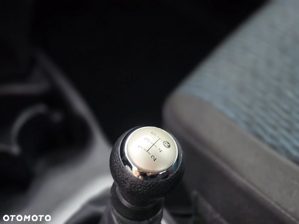 Toyota Yaris - 24