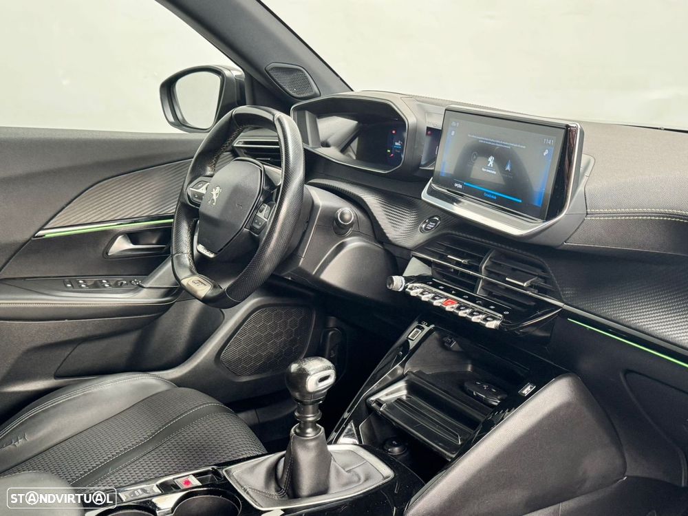 Peugeot 2008 1.2 PureTech GT - 22