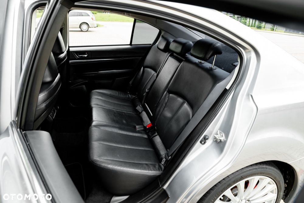 Subaru Legacy 2.5i GT - 6