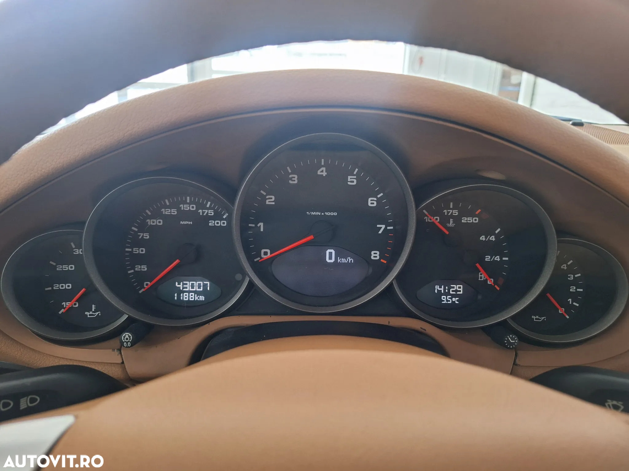 Porsche 911 Carrera 4 Cabrio - 16