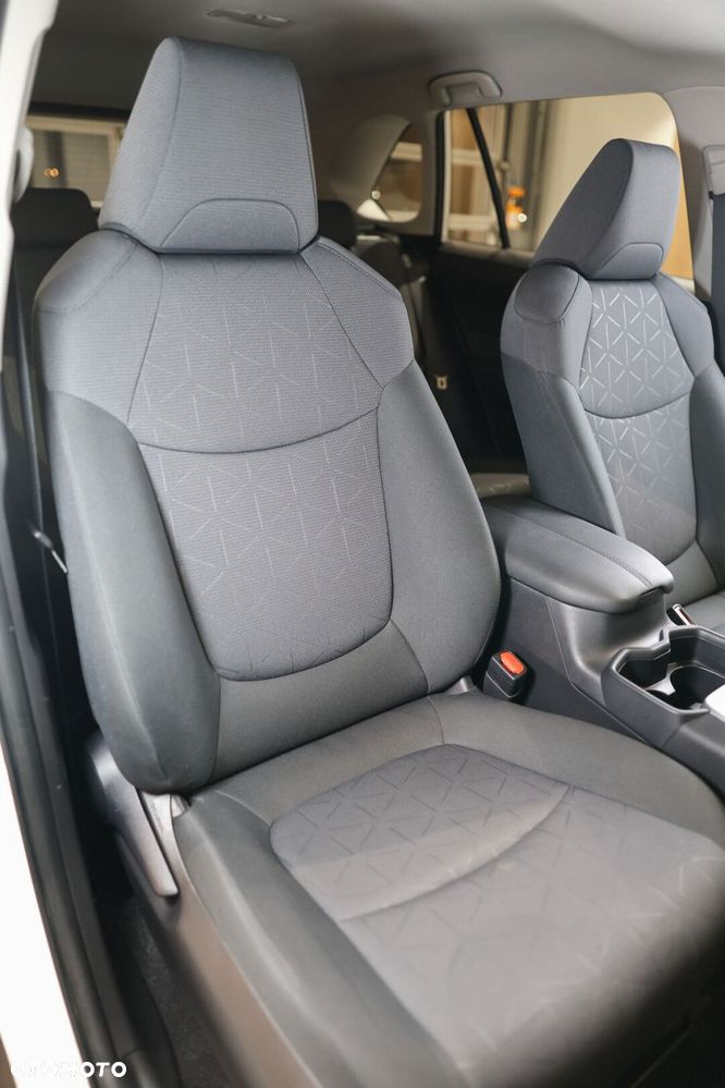 Toyota RAV4 2.0 Active 4x2 - 19