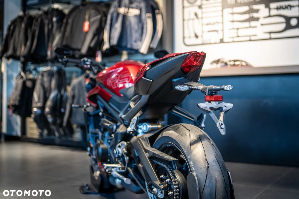 Triumph Street Triple - 12