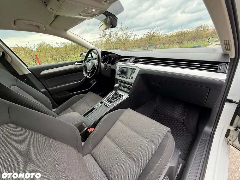 Volkswagen Passat - 32