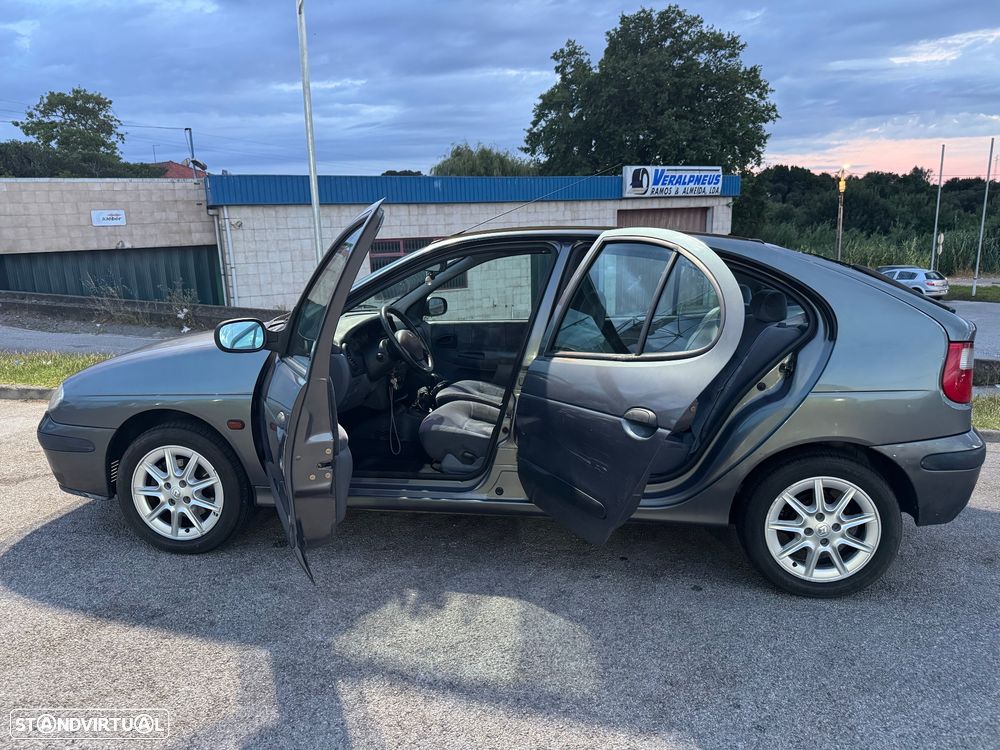 Renault Mégane 1.4 16V Air - 5