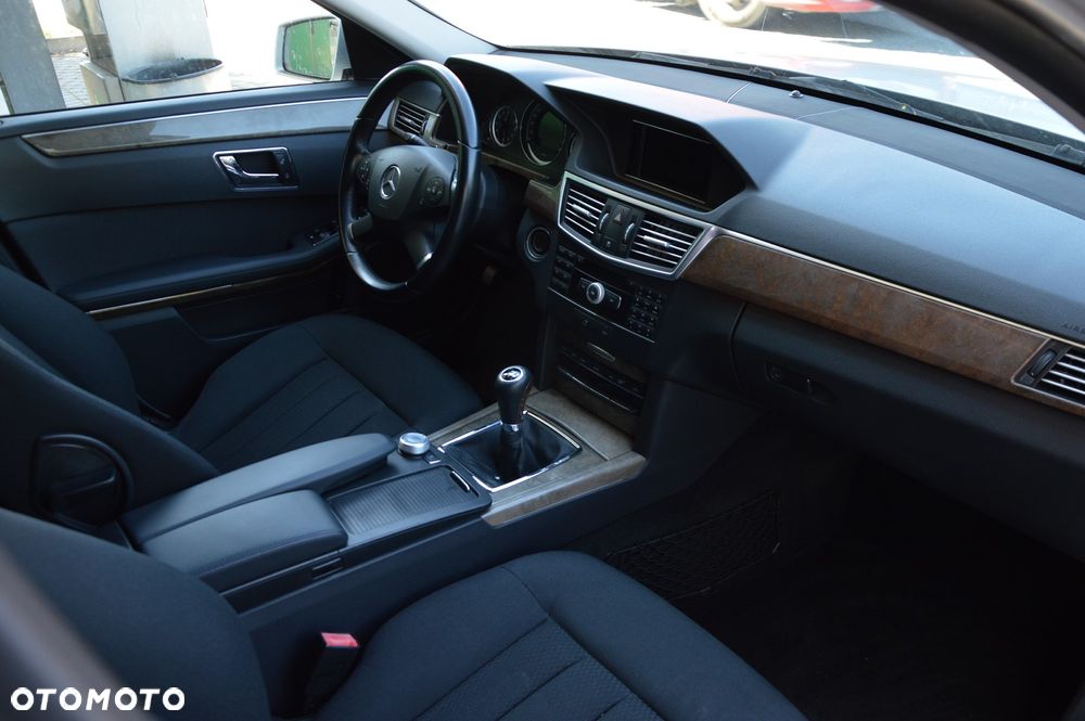 Mercedes-Benz Klasa E 200 CGI BlueEff Elegance - 5