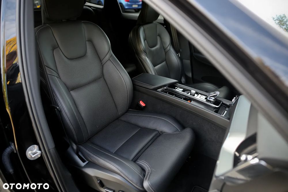 Volvo XC 60 B5 B AWD Plus Black Edition - 26