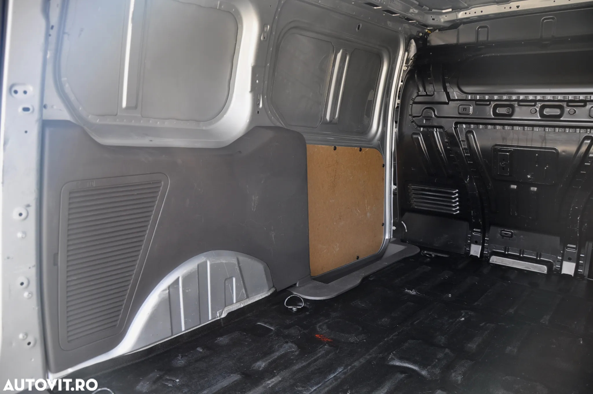 Ford Transit Connect L2H1 Van AUT. - 10