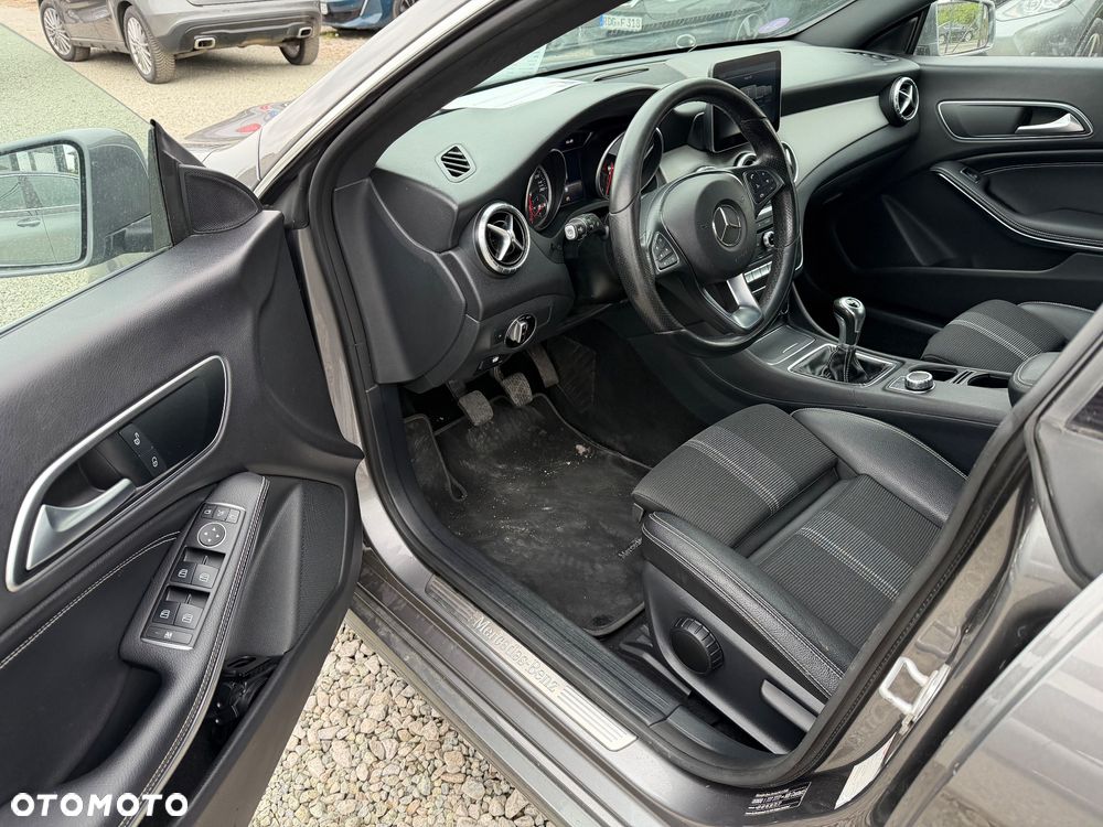 Mercedes-Benz CLA 180 Urban - 24