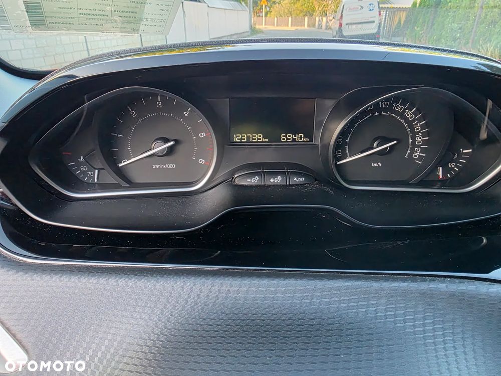 Peugeot 2008 BlueHDi 100 STOP & START Style - 23