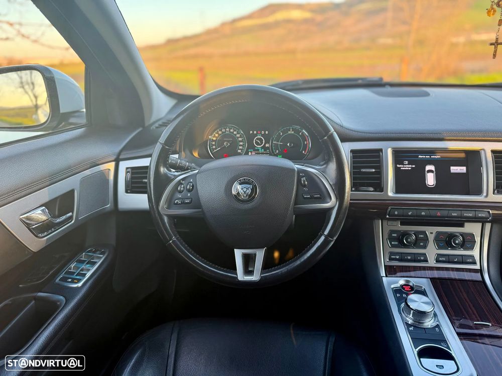 Jaguar XF 2.2 - 10