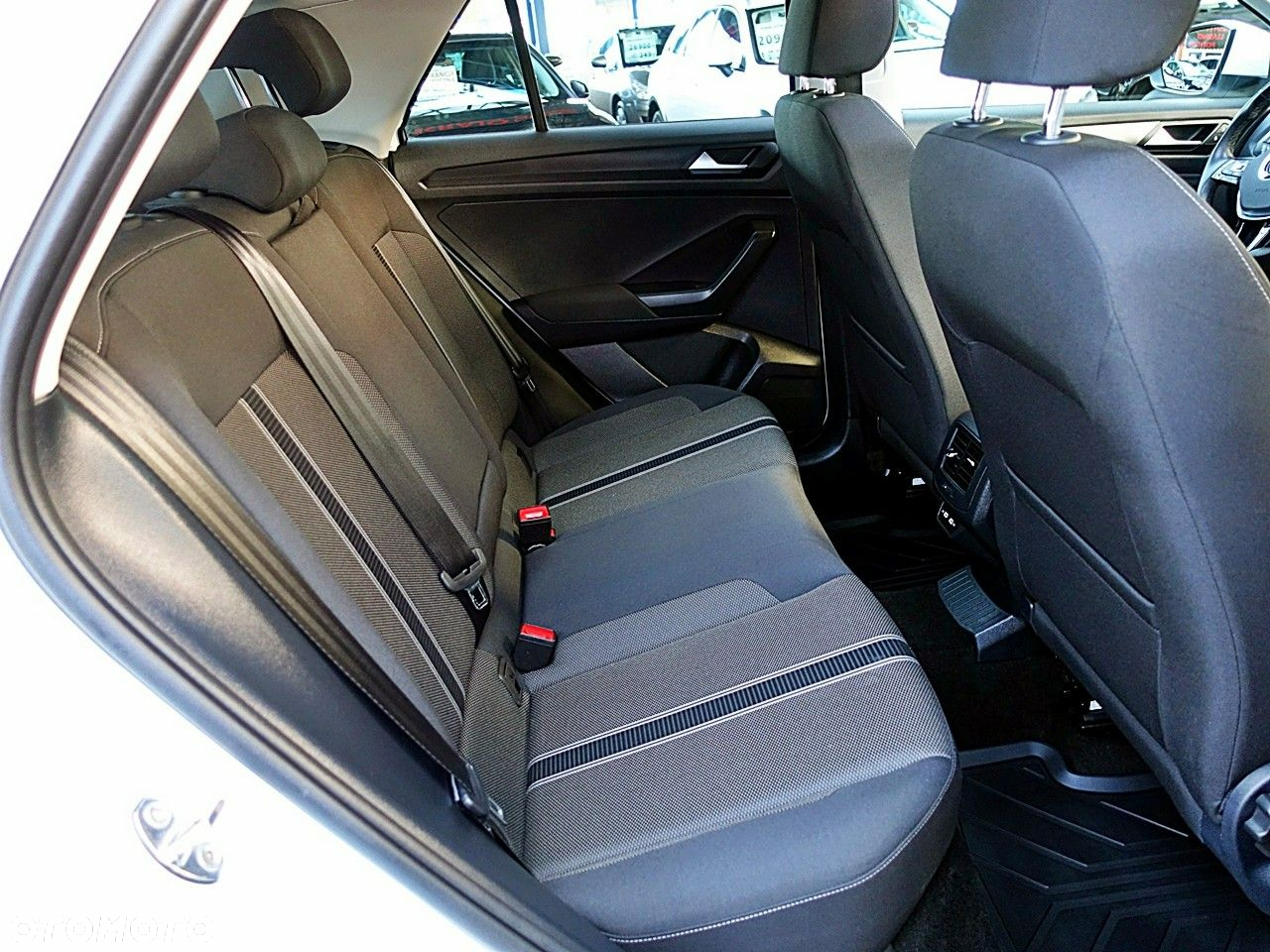 Volkswagen T-Roc - 14