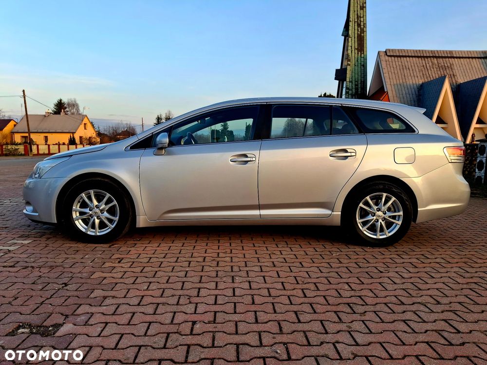 Toyota Avensis 1.8 Executive - 8
