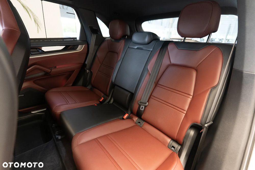 Porsche Cayenne - 12