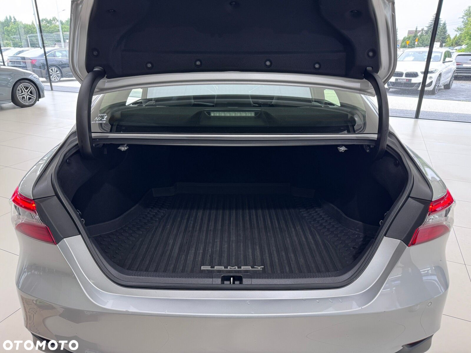 Toyota Camry - 17