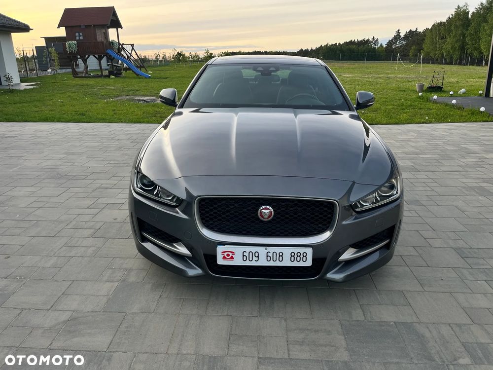 Jaguar XE 2.0 D AWD R-Sport - 2