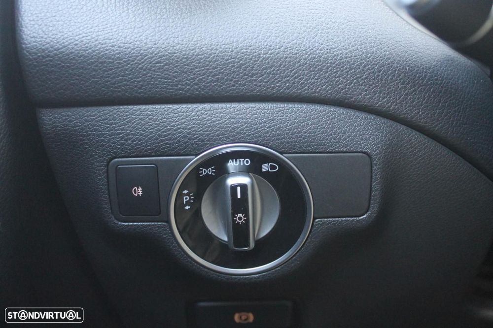 Mercedes-Benz CLA 200 d Shooting Brake AMG Line Aut. - 33