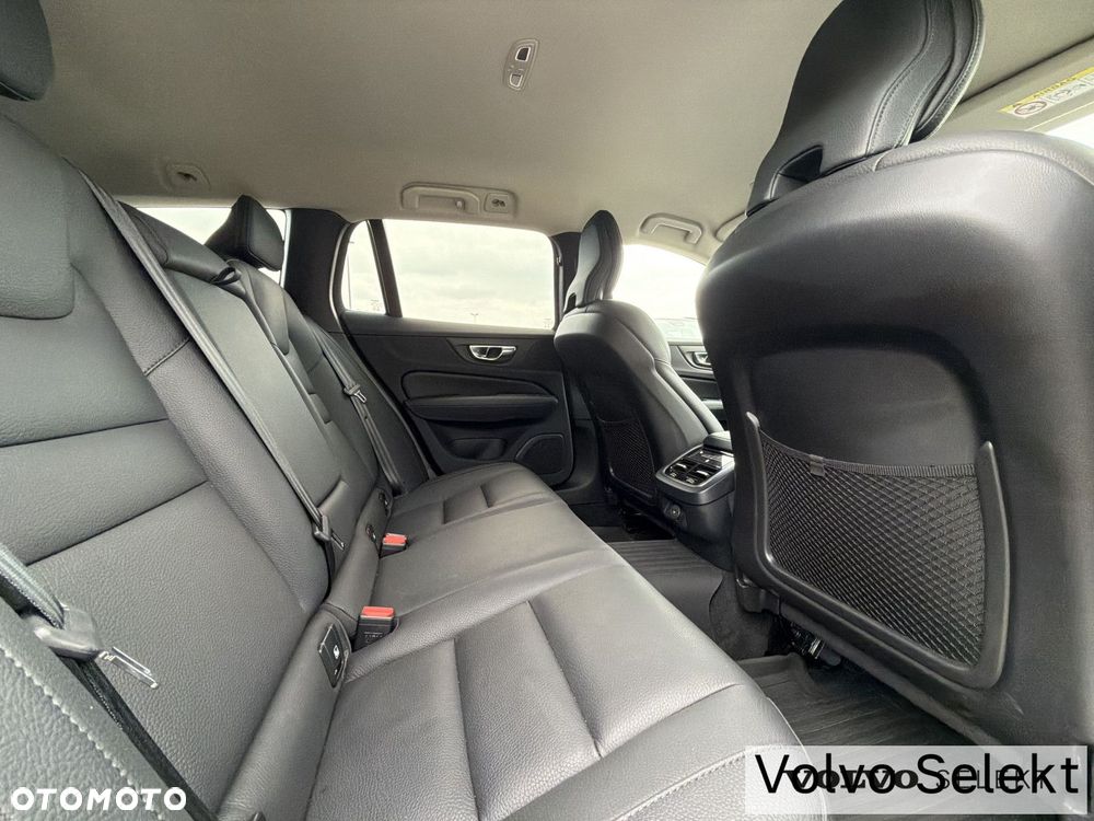 Volvo V60 Cross Country - 16