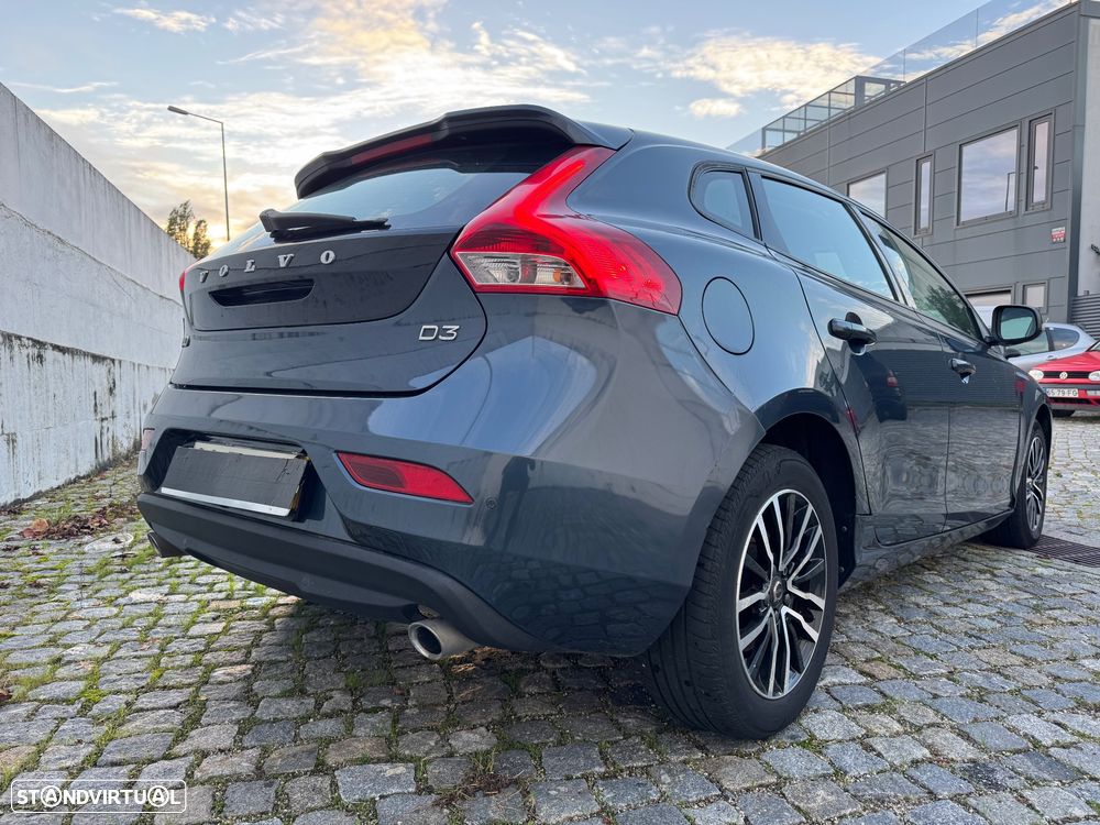 Volvo V40 2.0 D3 Momentum - 4