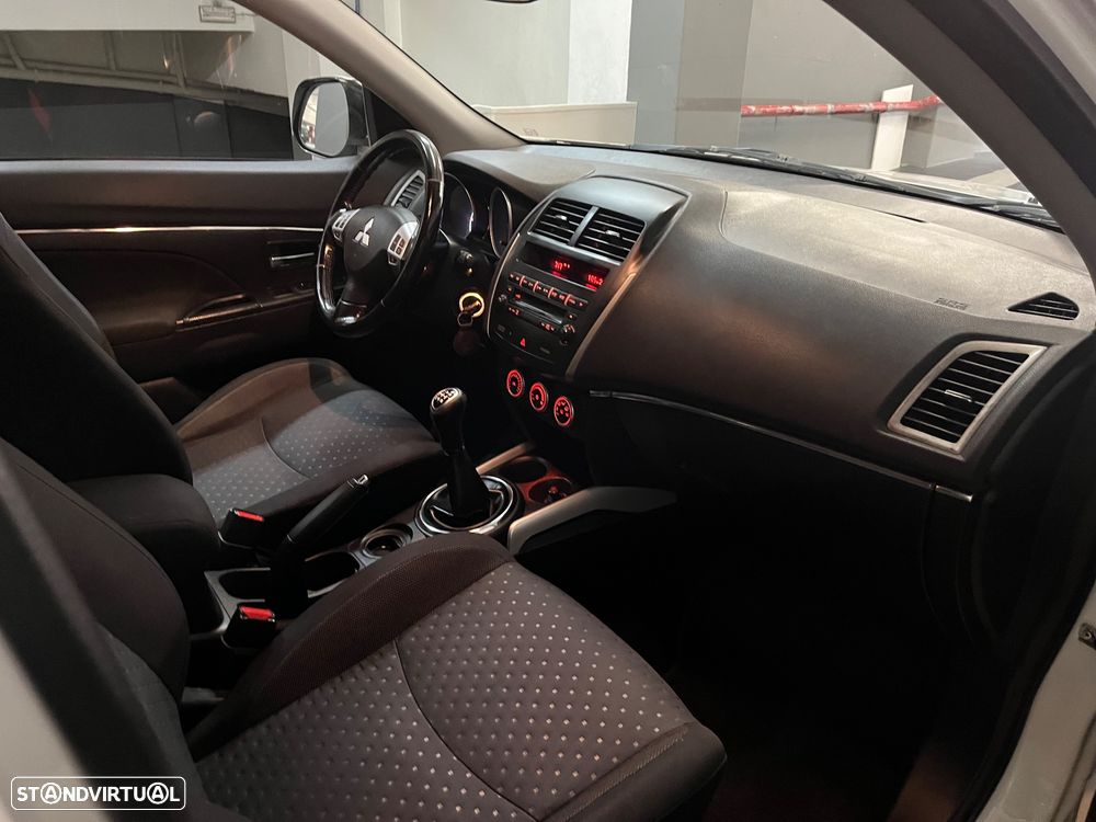 Mitsubishi ASX 1.6 Intense - 23