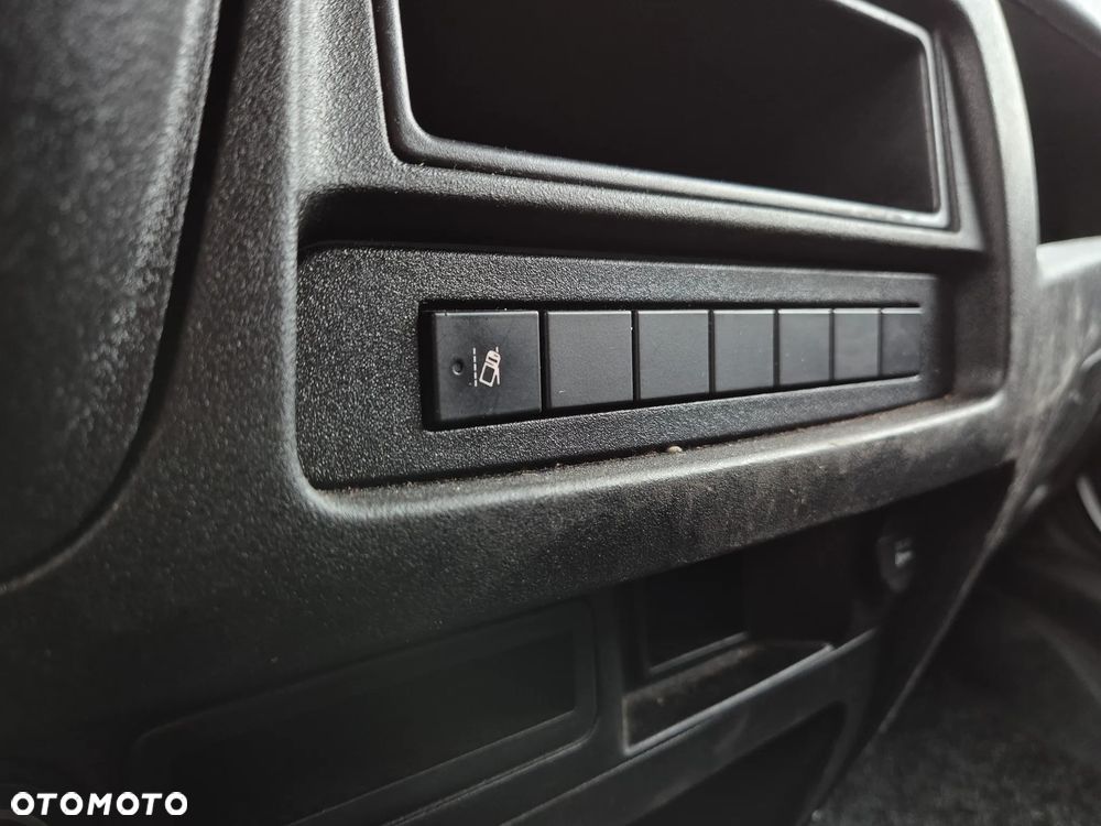 Iveco Daily 42C15 / 40C15 / 35C15 3.0HPi, Kontener 8PAL, Winda 750KG, klimatyzacja, bliźniaki - 11