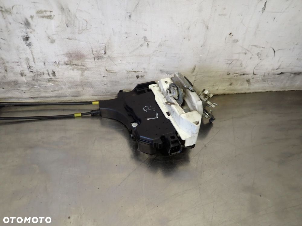 ZAMEK LEWY PRZÓD DRZWI KLAMKA MITSUBISHI LANCER VIII - 2