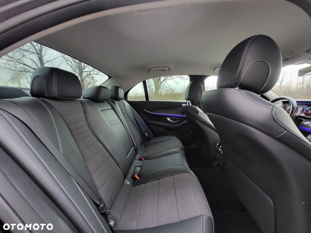 Mercedes-Benz Klasa E 220 d 4-Matic 9G-TRONIC - 24
