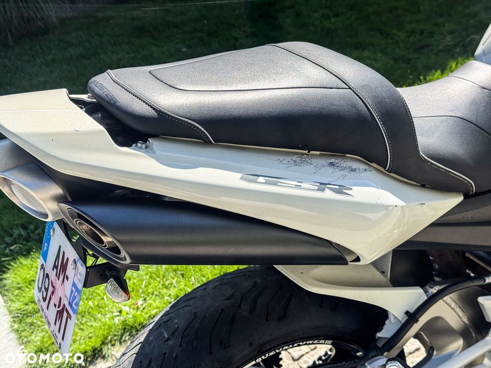 Suzuki GSR - 18