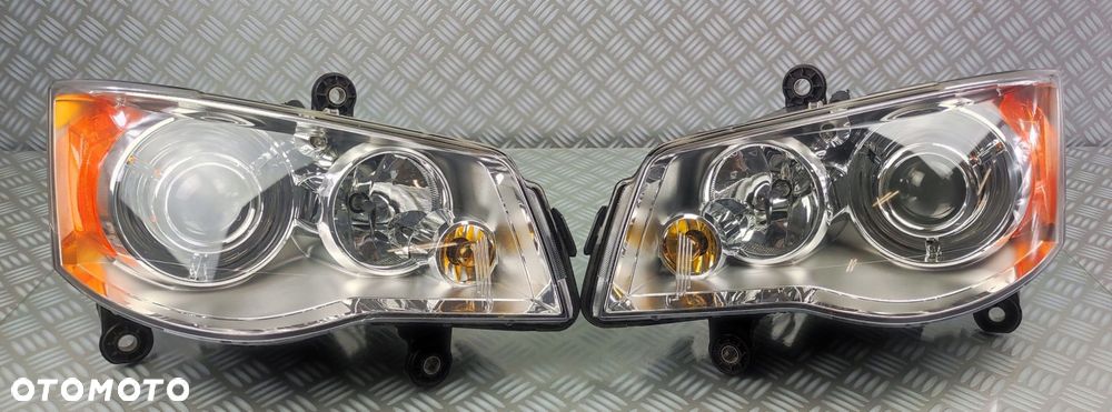 lampa prawa prawy lewy lewa przód przednia CHRYSLER TOWN & COUNTRY 5 XENON - 2