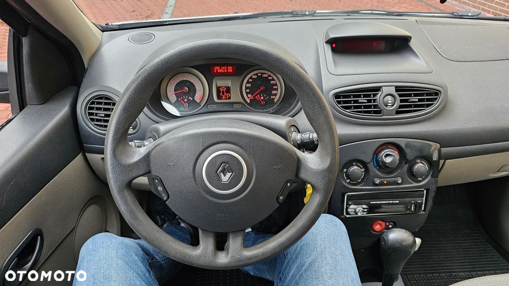 Renault Clio 1.6 Confort Privilege - 34