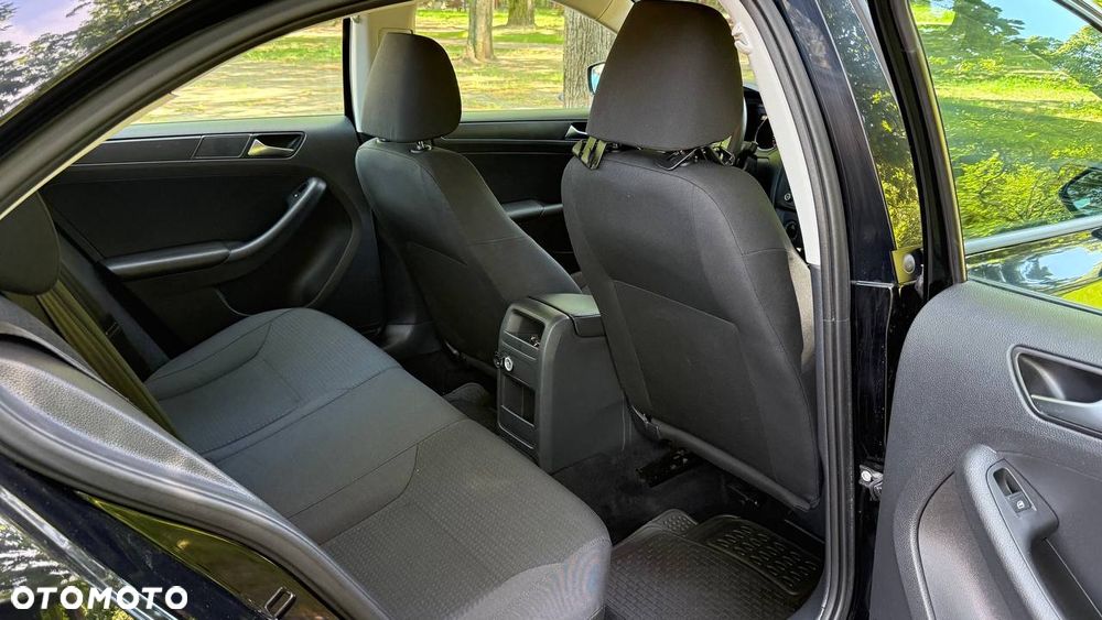 Volkswagen Jetta 2.0 Base - 12