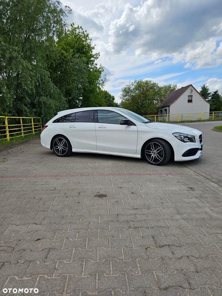Mercedes-Benz CLA 220 4-Matic AMG Line - 3