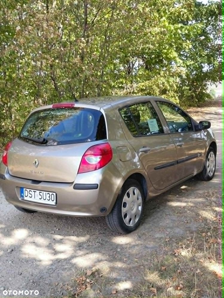 Renault Clio 1.2 16V Alize - 8