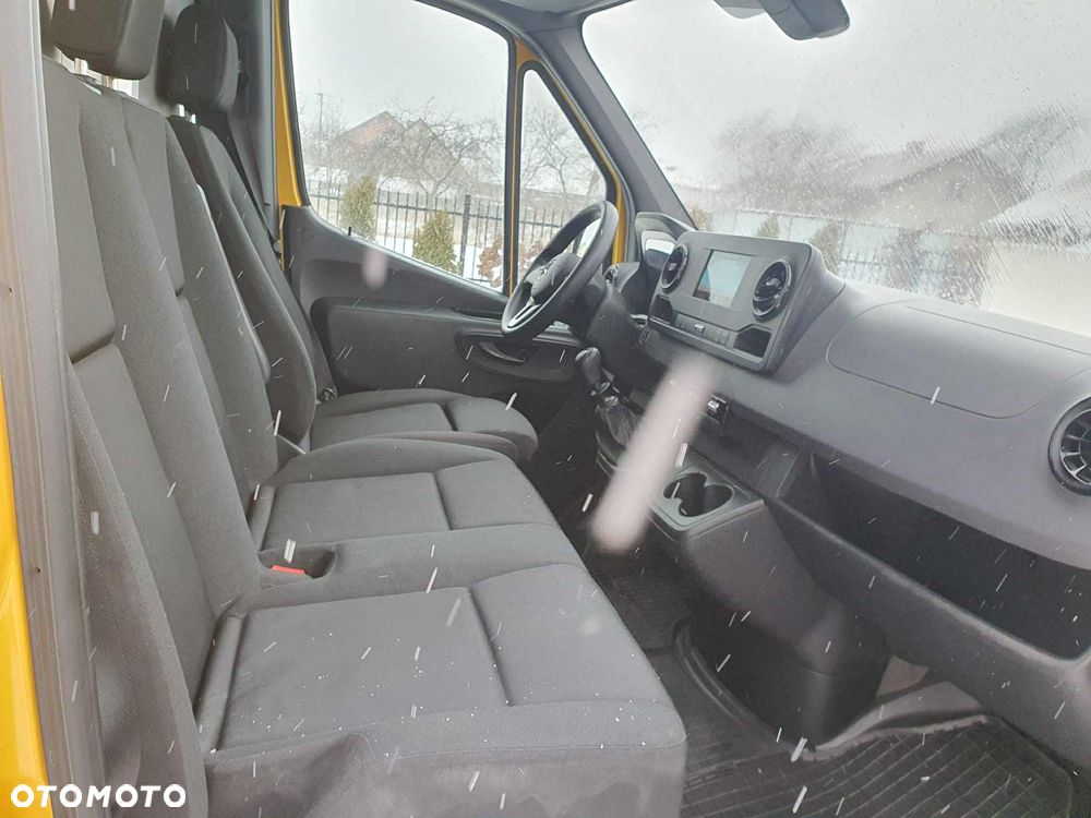Mercedes-Benz Sprinter - 12