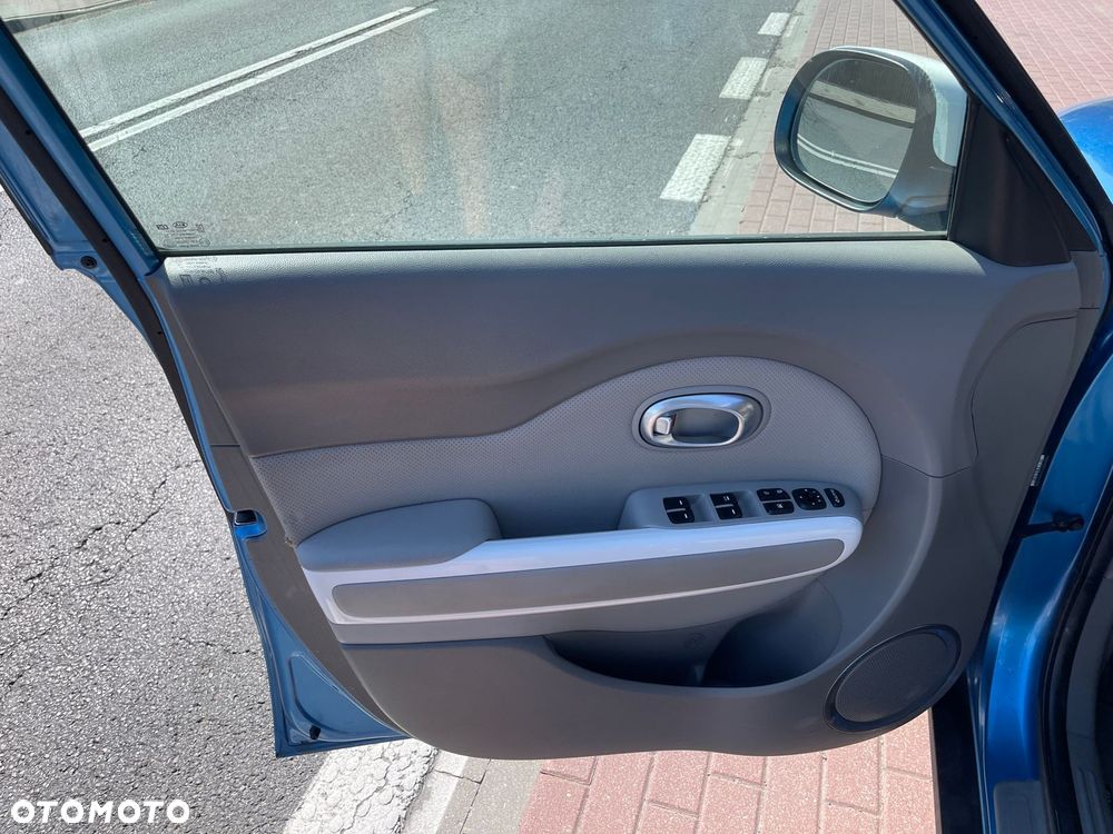 Kia Soul Plug - 25