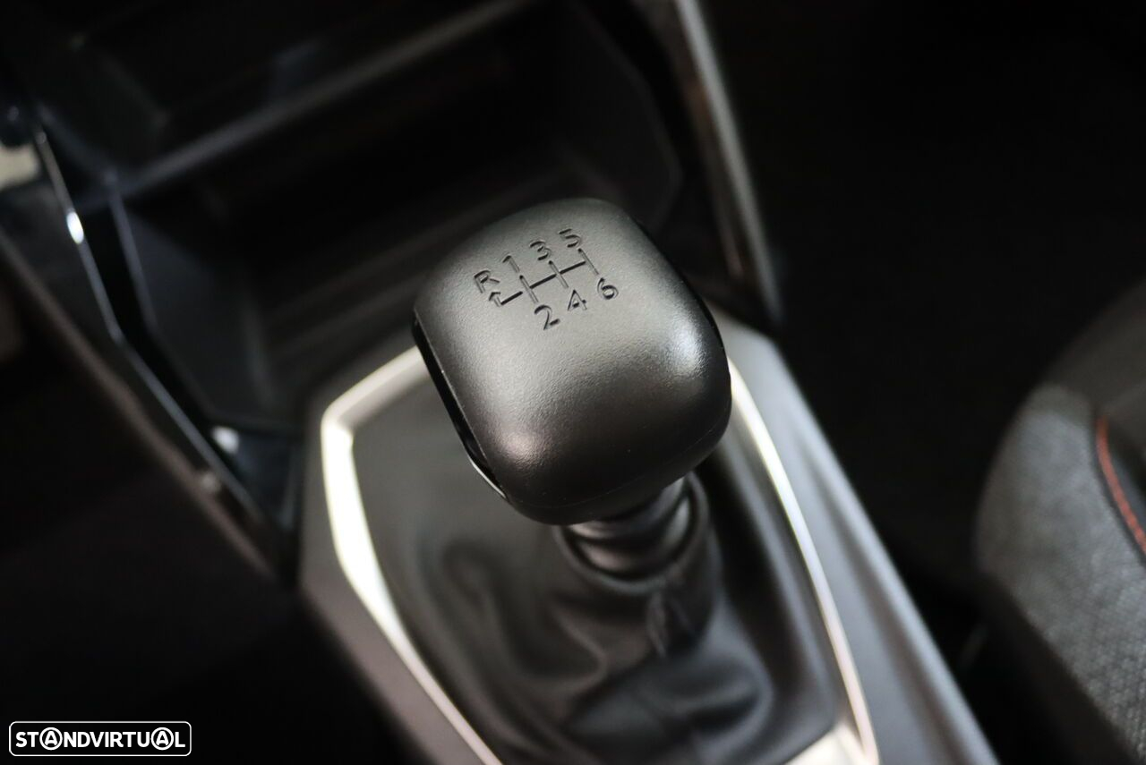Peugeot 208 - 28