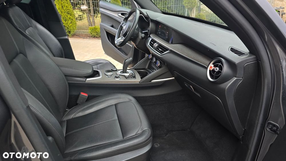Alfa Romeo Stelvio 2.0 Turbo TI Q4 - 16