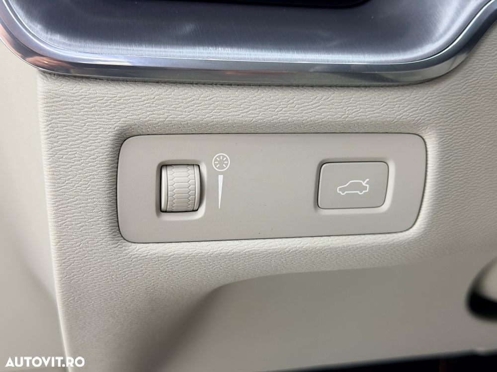 Volvo XC 60 B4 D AWD Geartronic Momentum Pro - 15