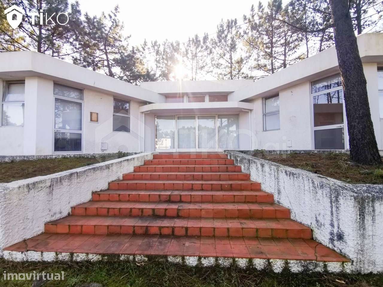 Excelente Espaço Comercial em terreno de 4 frentes  na Praia da Torrei