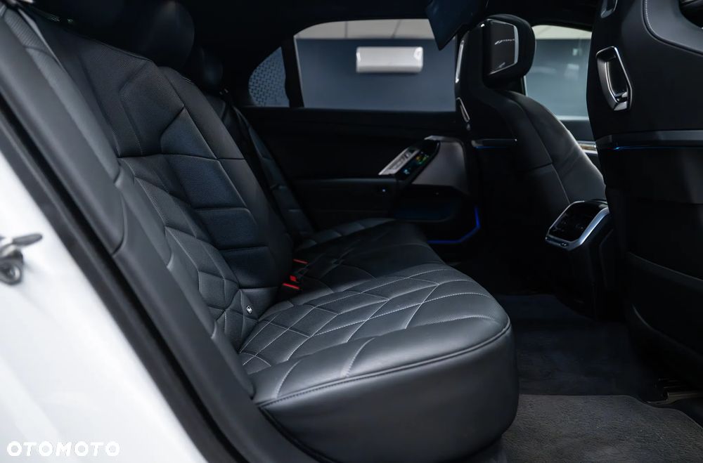 BMW Seria 7 740d xDrive sport - 27