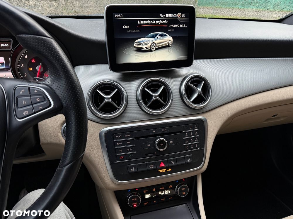 Mercedes-Benz CLA 250 4Matic 7G-DCT AMG Line - 16