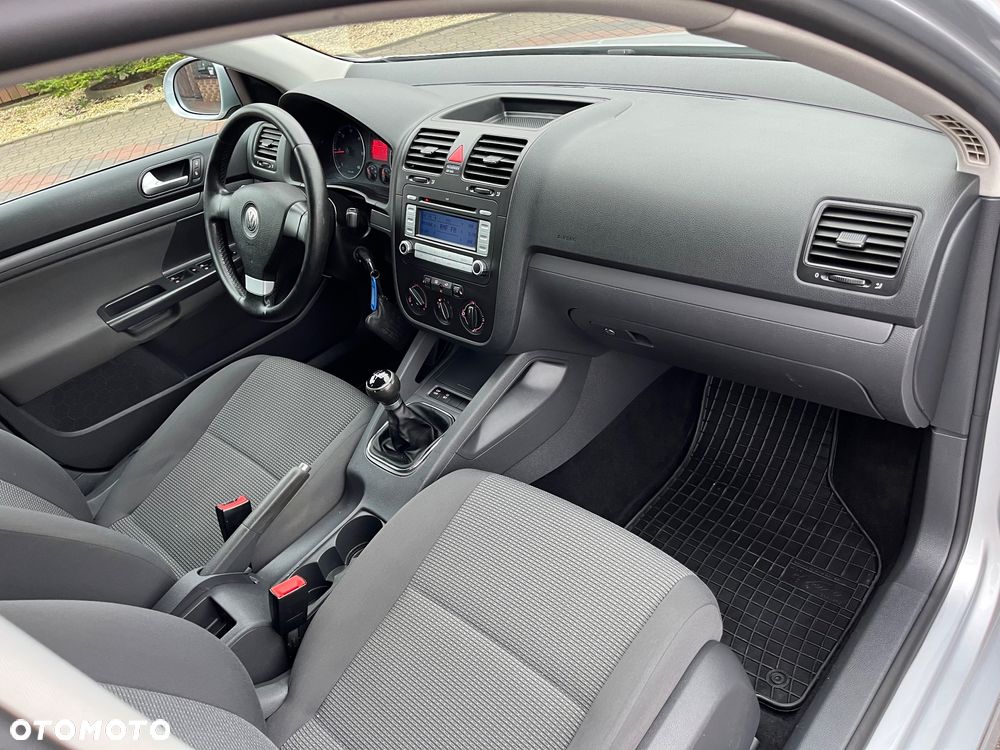 Volkswagen Golf 1.9 TDI DPF Trendline BlueMotion - 19