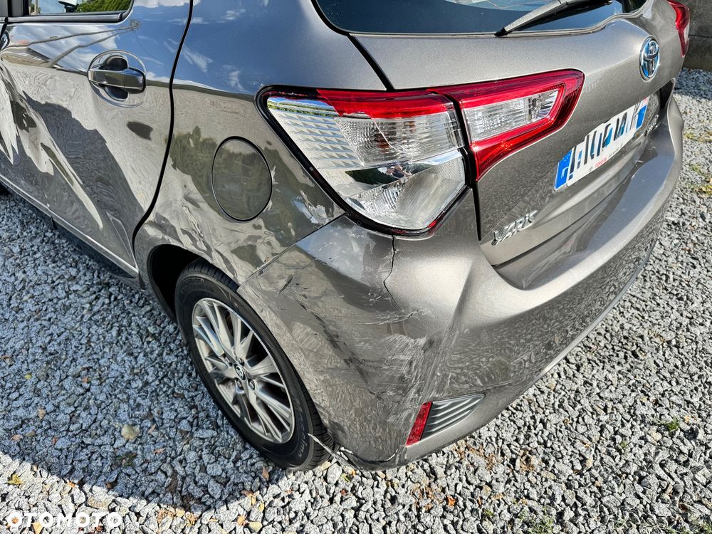 Toyota Yaris Hybrid 100 Business Edition - 10