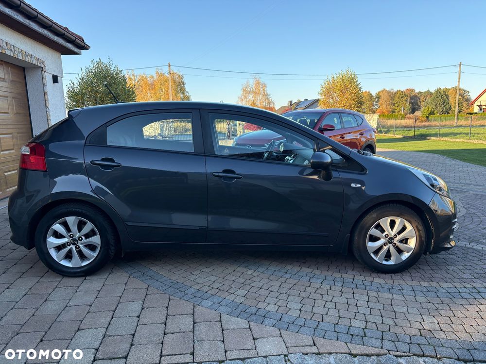 Kia Rio 1.2 L - 4