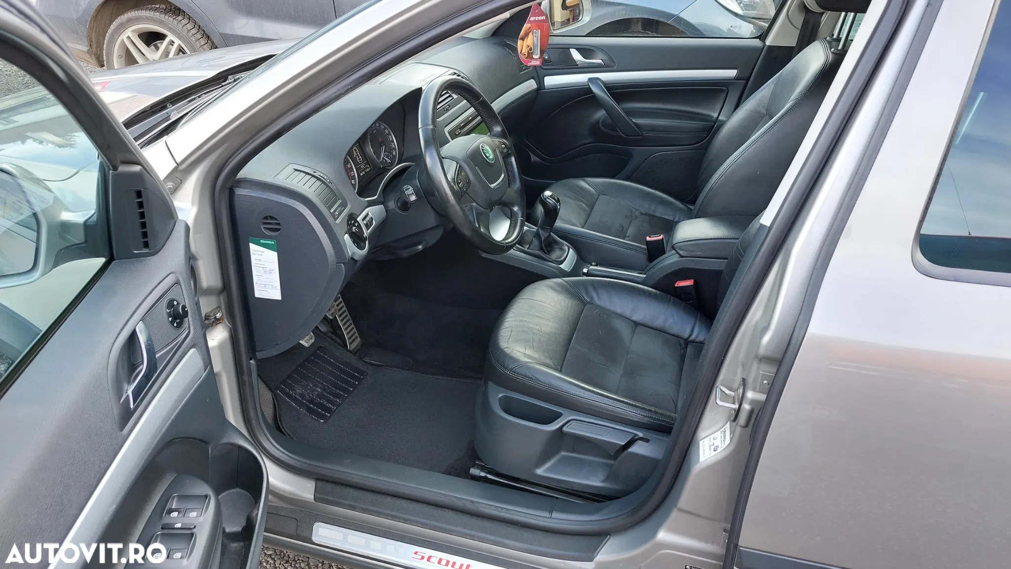 Skoda Octavia Combi 2.0 TDI DPF Scout 4x4 - 10