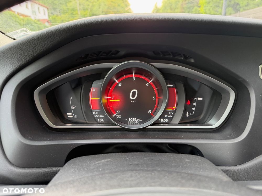 Volvo V40 D4 Geartronic Summum - 10